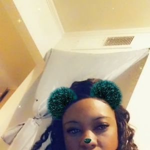 Meet your Posher, Edlisha